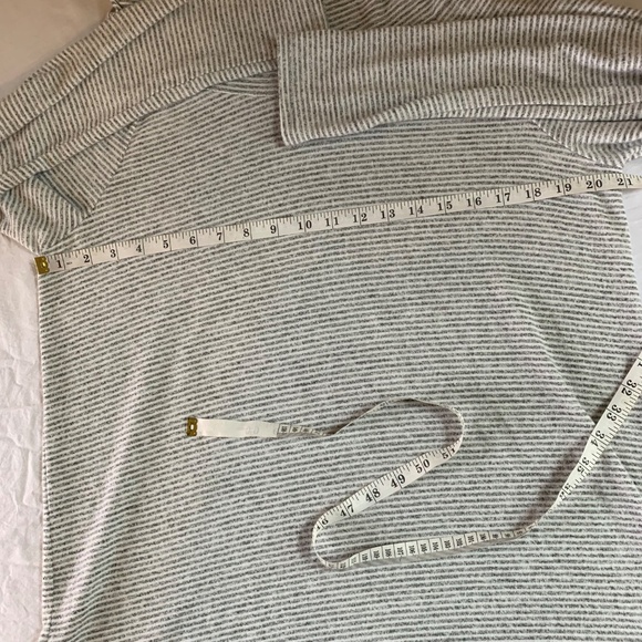 Gibson NWT Gray Ivory Striped Cowl Neck Long Sleeve Tunic Top Size L - Picture 8 of 9